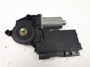 18585000 – 8H2959801 – Door window motor