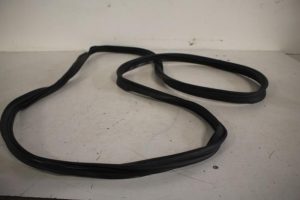 17805074 – 4G9827705D – Heckklappengummi