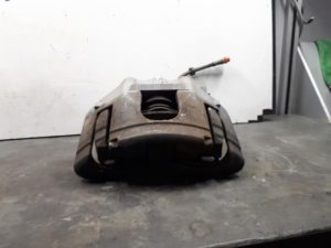 18794786 – 4E0615124A – Remklauw (Tang) rechts-voor