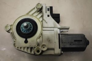17798722 – 4F0959802C – Door window motor