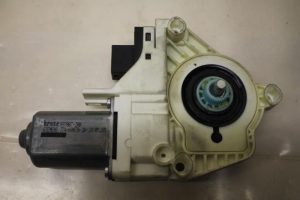 17798721 – 4F0959801C – Door window motor