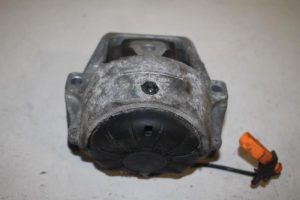 17805327 – 8K0199381EB – Motorsteun