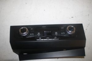17804115 – 8K2820043AHXZF – Climatronic Panel