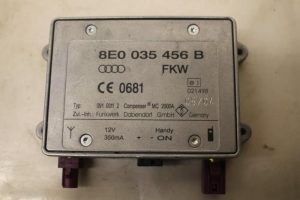 17796329 – 8E0035456B – Radio versterker