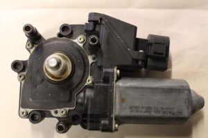 17787024 – 8L3959802 – Door window motor