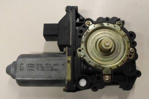 17786289 – 8N8959802A – Door window motor