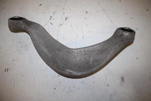 17824040 – 8K0505324H – Draagarm boven rechts-achter