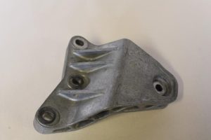 17790896 – 8Z0199185P – Motorsteun