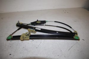 17807590 – 8R0837462G – Window mechanism 4-door, front right