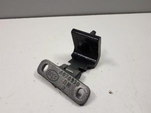 19766509 – 8U0827300E – Scharnier Achterklep