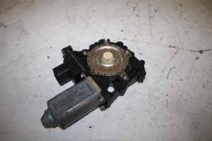 17823561 – 8N7959802A – Door window motor