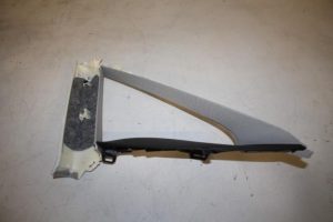 17828028 – 4K8867287BPBZ – Stijlbekleding links-achter