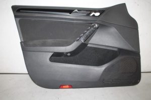 17831098 – 5G4867023BNG – Portierbekleding 4Deurs links-voor