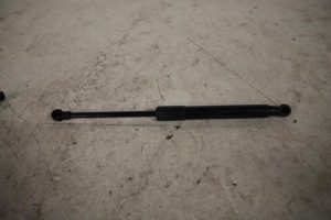 17823273 – 8R0823359A – Gasdemper Motorkap links