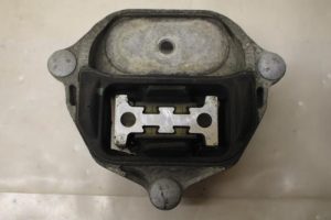 17799078 – 8K0399151CN – Getriebe Halterung