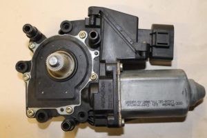 17787059 – 4D0959801B – Door window motor