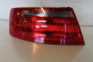 17792743 – 8T0945095A – Achterlicht links