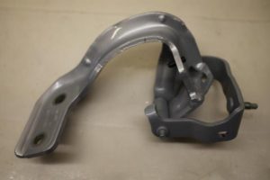 17795597 – 8R0827300A – Tailgate hinge