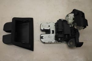 17796082 – 8K9827505A – Slotmechaniek Achterklep