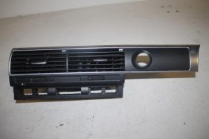 17803937 – 4F2820951GH77 – Luchtrooster Dashboard