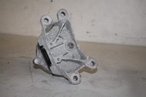 17823554 – 8K0399151CN – Getriebe Halterung