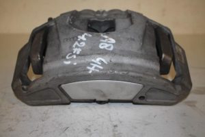 17817946 – 4H0615123B – Remklauw (Tang) links-voor