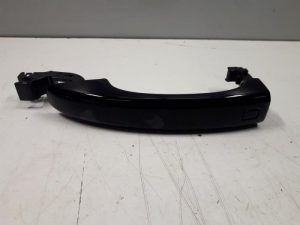 21236100 – 8T0837205AY9T – Türgriff 4-türig links vorne