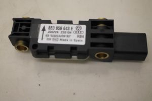 17796352 – 8E0959643E – Airbag Sensor