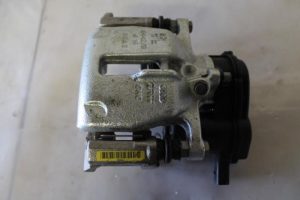 17793548 – 8K0615403E – Remklauw (Tang) links-achter