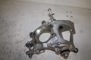 17817075 – 8R0505432C – Fusee rechts-achter