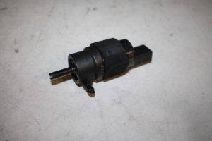 17823884 – 8K5955647 – Scheibensprüherpumpe vorne