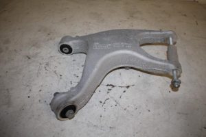 17825369 – 8R0505312F – Draagarm onder rechts-achter