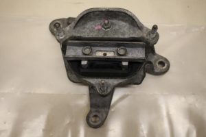 17797032 – 8K0399115BK – Getriebe Halterung