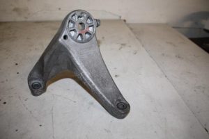 17825304 – 7L8199308F – Motorsteun