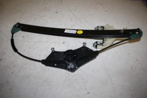 17822891 – 8Y0839462 – Rear door window mechanism 4-door, right