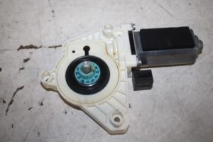 17824758 – 5Q4959801B – Door window motor