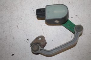 17805909 – 4F0505466M – Xenon height adjustment