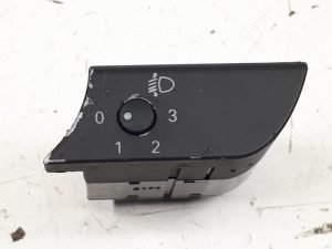 19026715 – 8E19190945PR – AIH headlight switch