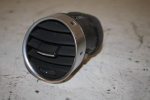 17824421 – 8H0820951D5PR – Luchtrooster Dashboard