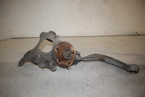 17830310 – 8K0505432AC – Fusee rechts-achter