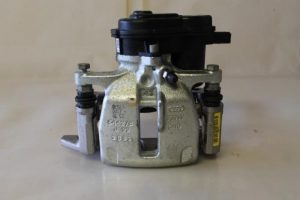 17793038 – 8K0615403E – Remklauw (Tang) links-achter