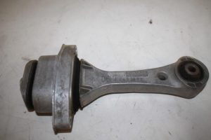 17826321 – 1J0199851M – Engine mount