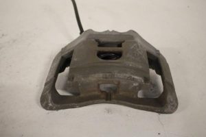 17818127 – 4F0615123 – Remklauw (Tang) links-voor