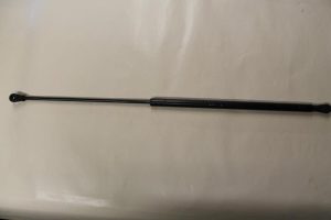 17786346 – 8D0823359 – Gasdemper Motorkap links
