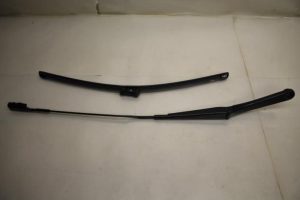 17795600 – 8K19554081P9 – Front wiper arm