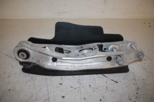 17815761 – 8W0505311E – Draagarm onder links-achter