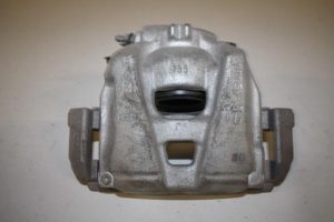 17817926 – 8K0615123C – Remklauw (Tang) links-voor