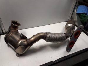 18736714 – 2Q0253059DM, 2Q0254502R – Voorpijp + katalysator