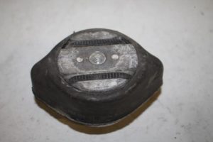 17818681 – 3B0399151 – Getriebe Halterung