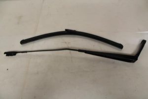 17794077 – 8R1955408B1P9 – Ruitenwisserarm voor